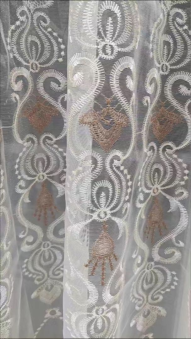 33番ベージュ刺繍入りレースカーテン　[幅150cm][2枚入り]