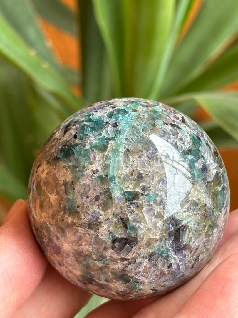 レアストーン　アイオライト&エメラルド&トルマリンの共生　5.5cm スフィア