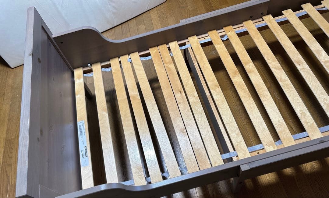 IKEA 伸長式 ベッド フレーム 販売終了カラー