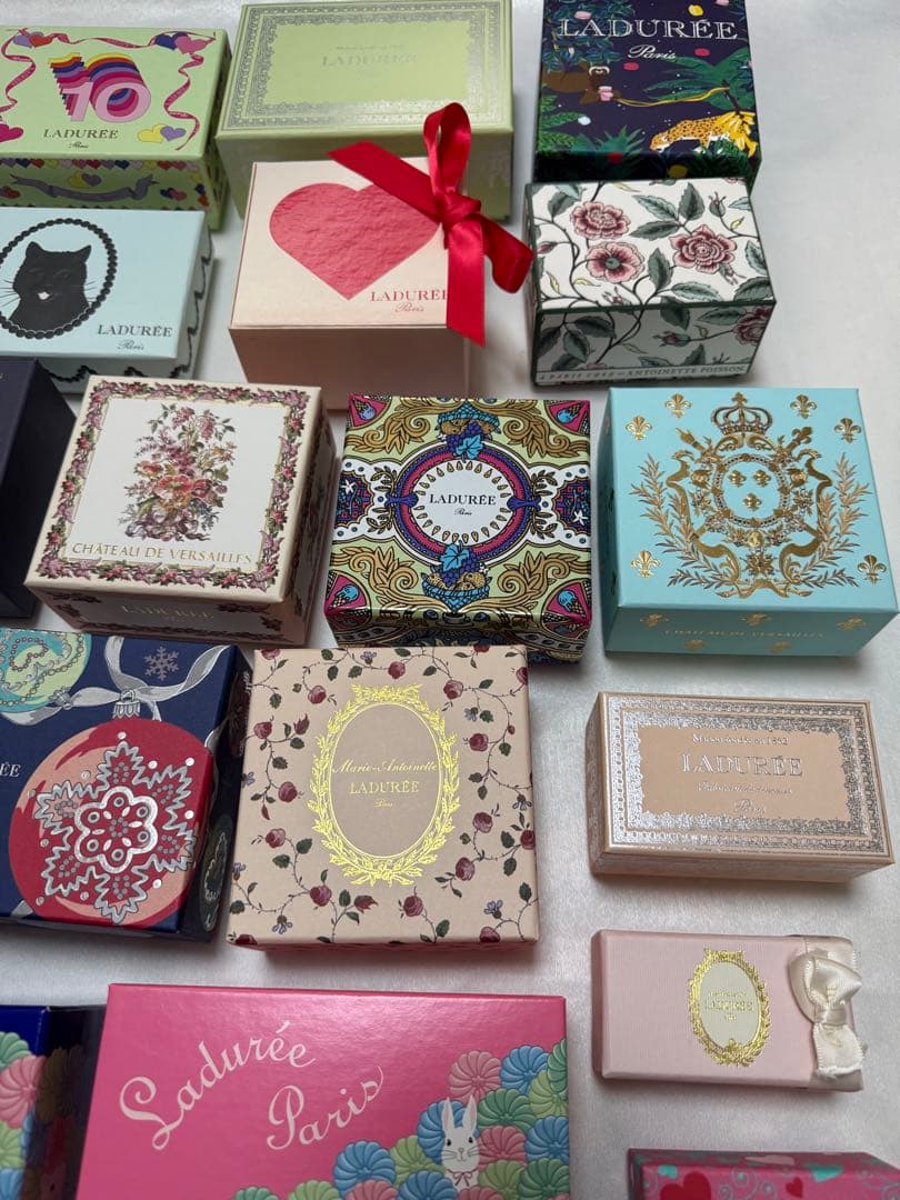 Ladurée マカロン箱 多様なデザイン