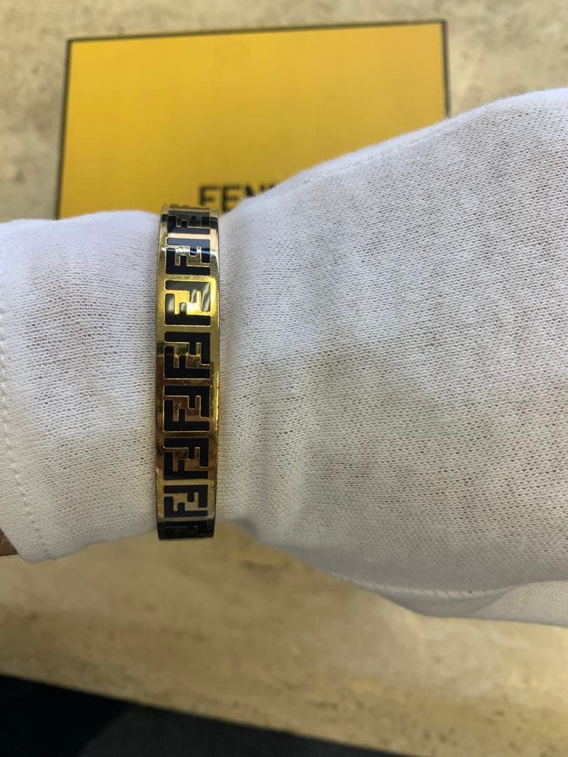 本物 FENDI フェンディ ブレスレット Mサイズ