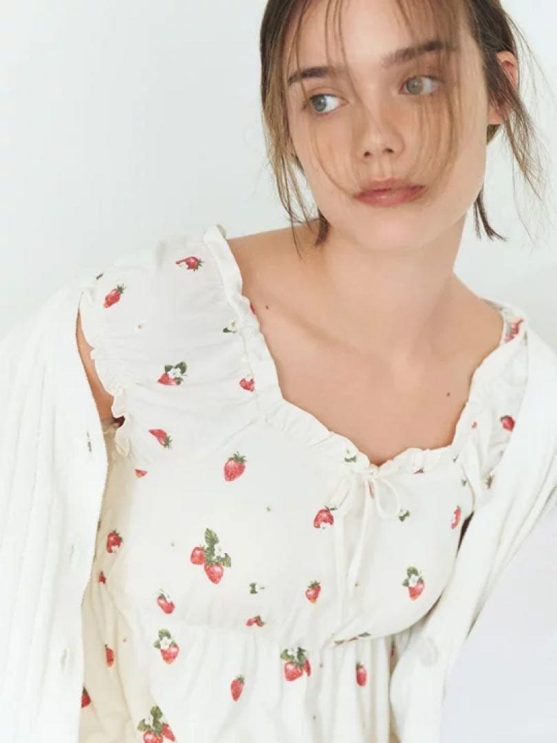 ジェラートピケ　いちご柄ルームウェア　セットアップ