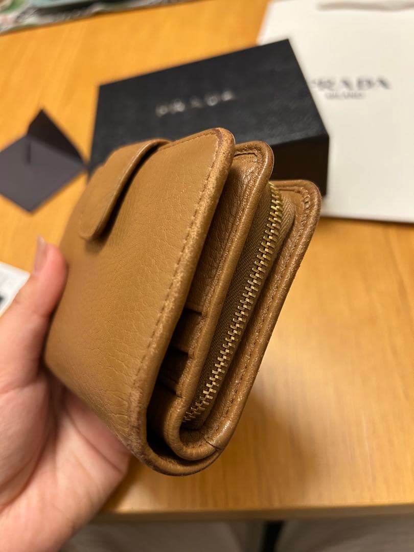 PRADA 二つ折り財布 ブラウン