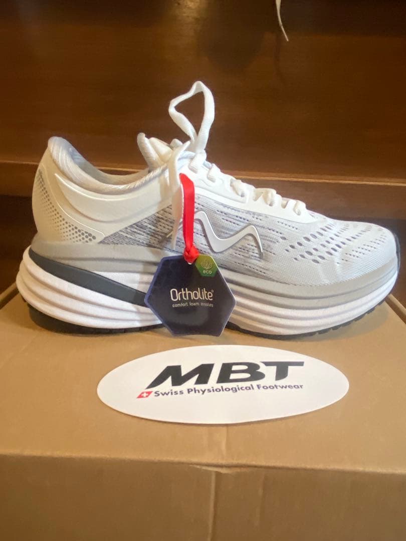 MBTランニング、ウオーキングシューズ　24.0㎝　ホワイト