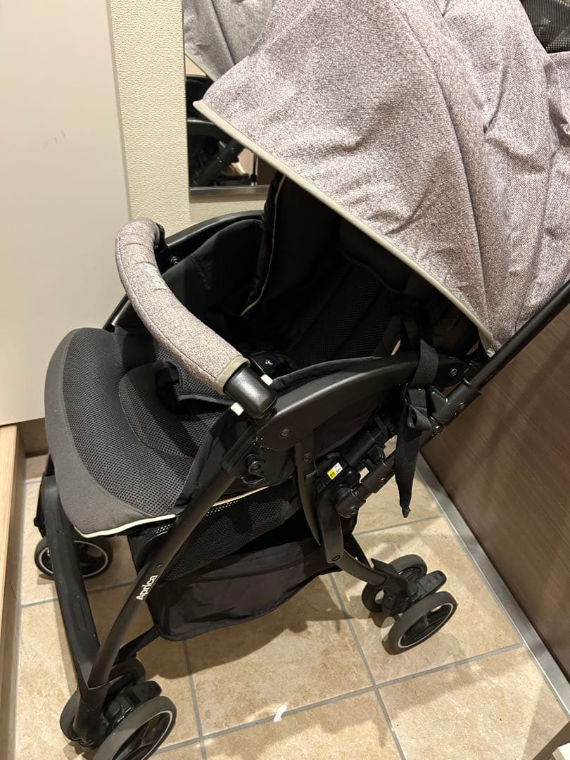 アップリカ ラクーナクッション 軽量 高級 ベビーカー 生後1～36ヶ月