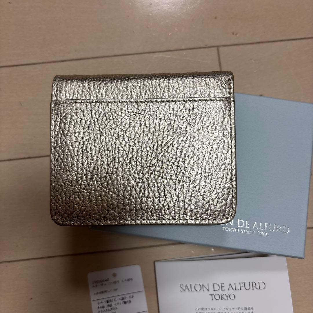 サロンドアルファード　財布