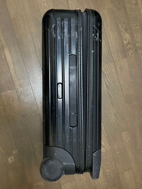 リモワ機内持ち込みポリカーボネートキャリーケース