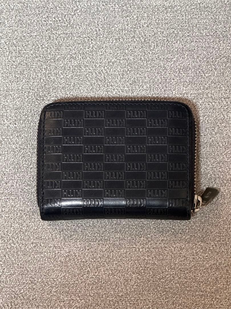 小物 kith zip wallet navy