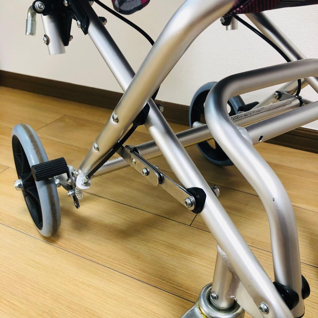 【美品、送料込み】車いす 軽量 コンパクト 介助式 簡易型 カドクラ　タッチ
