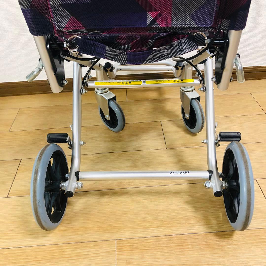 【美品、送料込み】車いす 軽量 コンパクト 介助式 簡易型 カドクラ　タッチ