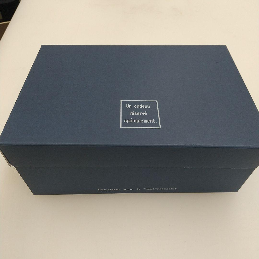 贈答用お菓子box 75箱紺色 フランス語文字