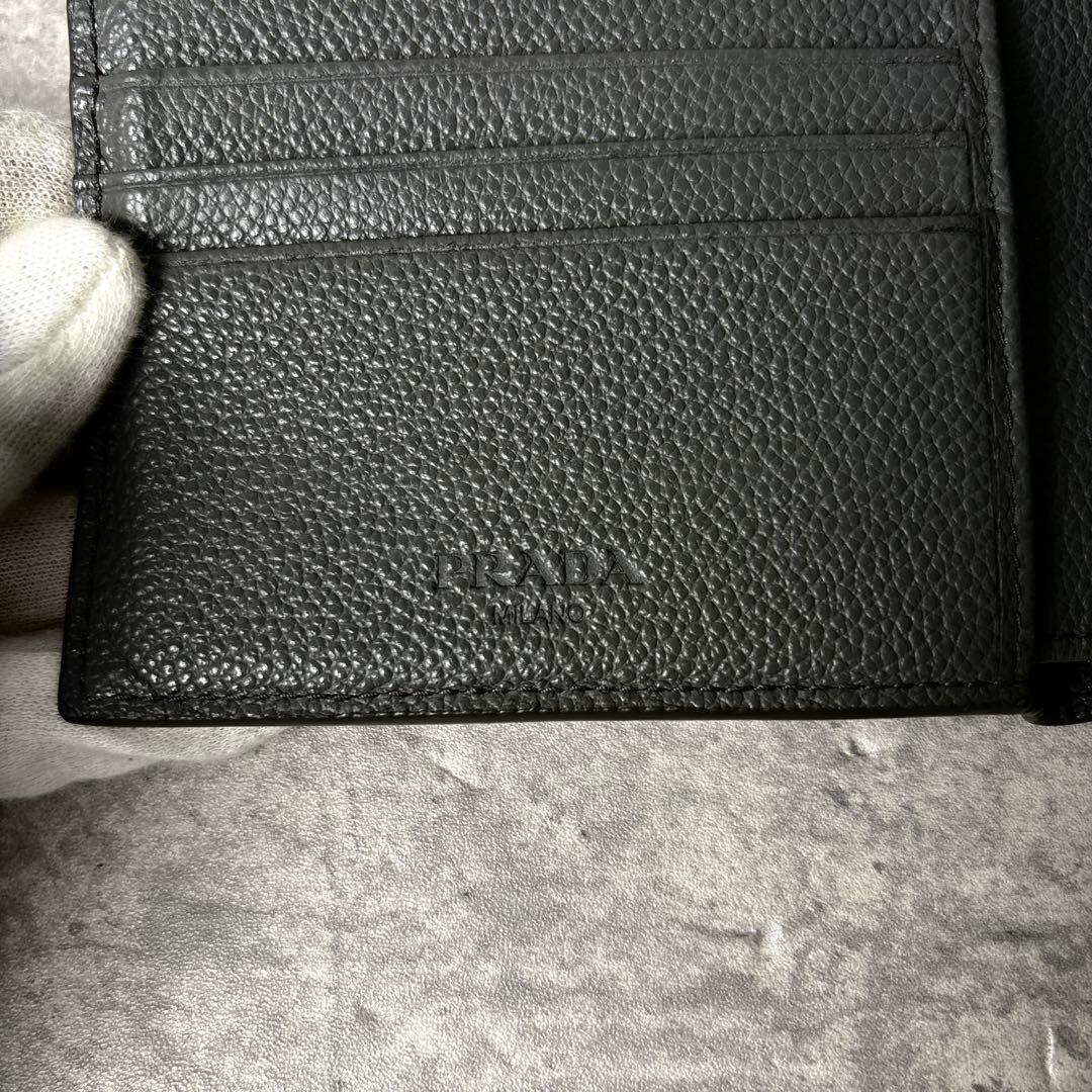 ✨極美品✨ PRADA 折り財布 三角ロゴ シボ革 希少カラー グレー