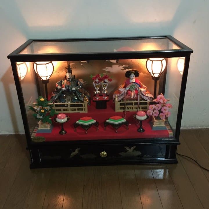 雛人形　（ガラスケース）オルゴール付き。
