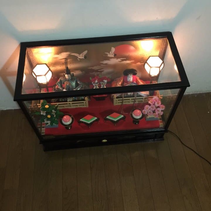 雛人形　（ガラスケース）オルゴール付き。