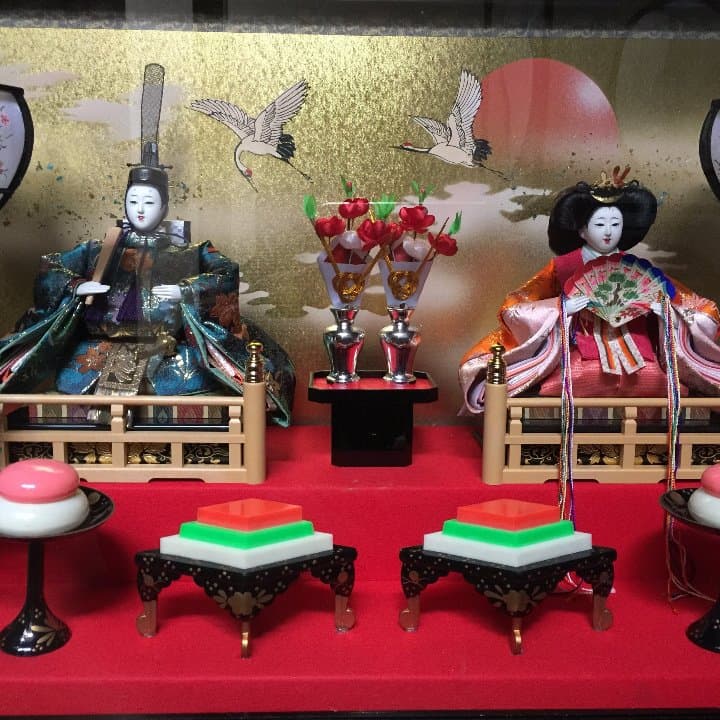 雛人形　（ガラスケース）オルゴール付き。