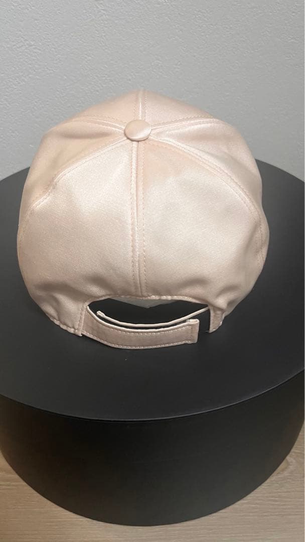 CHANEL（シャネル） キャップ ピンクベージュ パール付きCCロゴ サテン