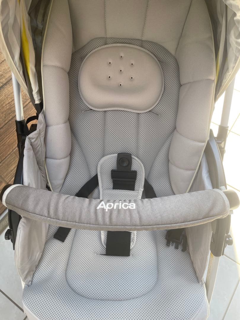 美品✨Aprica アップリカ ラクーナクッションフリー グレー