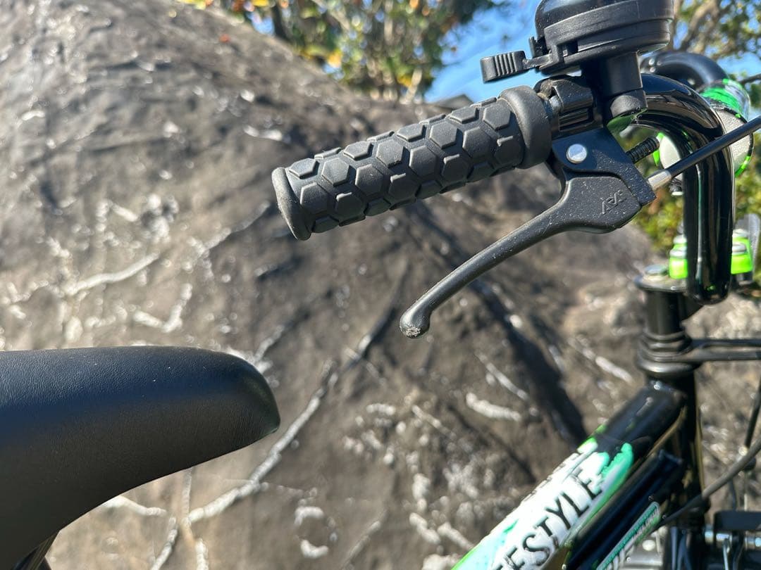 子供用　自転車16インチ　緑　黒　トイザらス