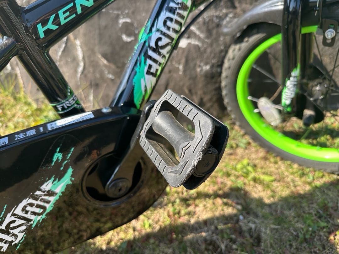 子供用　自転車16インチ　緑　黒　トイザらス