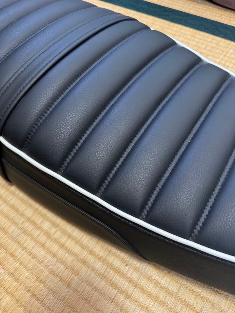 トライアンフボンネビルT120純正オプション　ローツインシート　A2302628