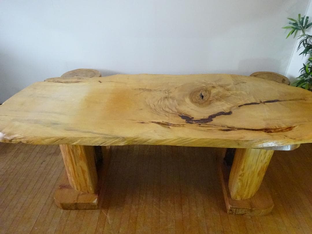 栃（トチ）材　一枚板　ダイニングテーブル　脚/杉材　ハーフログ材　半丸太脚