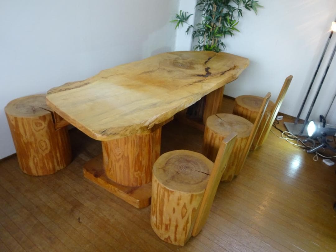栃（トチ）材　一枚板　ダイニングテーブル　脚/杉材　ハーフログ材　半丸太脚