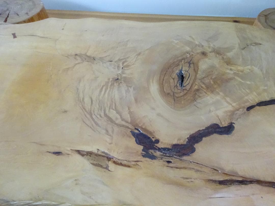 栃（トチ）材　一枚板　ダイニングテーブル　脚/杉材　ハーフログ材　半丸太脚