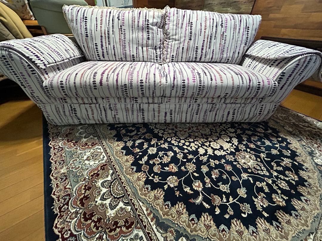 ストライプ柄 2人掛けソファ