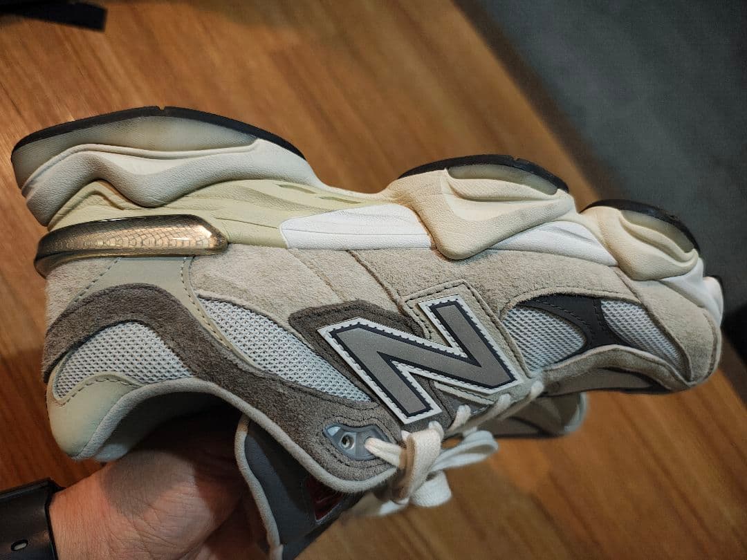 断捨離特価　New Balance 9060 ホワイト/グレー 26.5cm