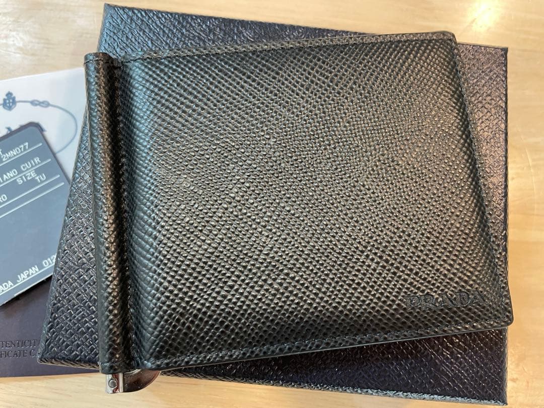 【新品未使用】 PRADAプラダ サフィアーノレザー マネークリップ2MN077