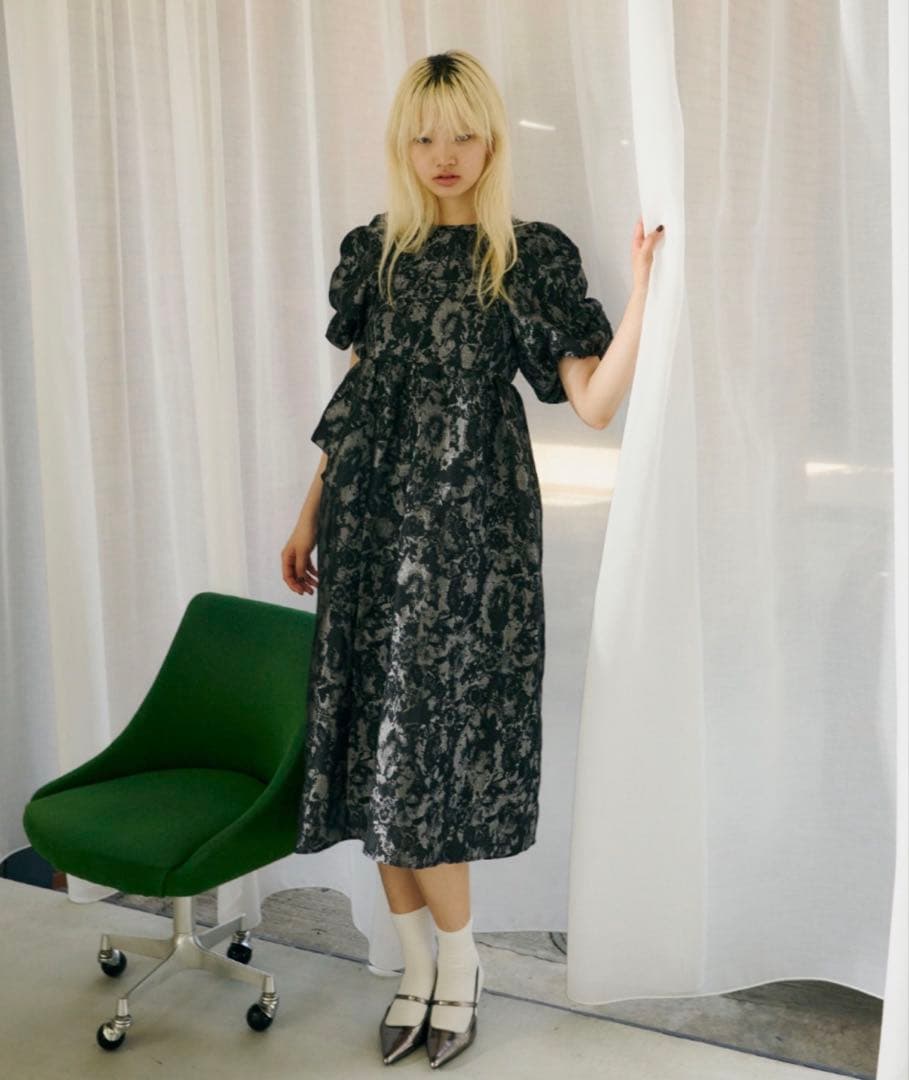 バブルスリーブジャガードドレス　アンドレスド