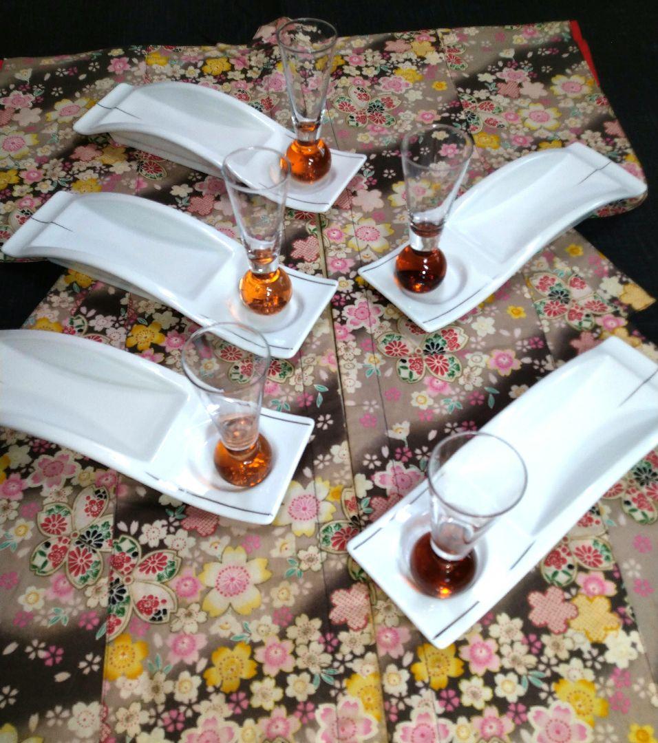 ♥素敵な演出♥【豪華に８角切子グラス】♥【2ステージ演出素敵な白長皿】ダブル４組