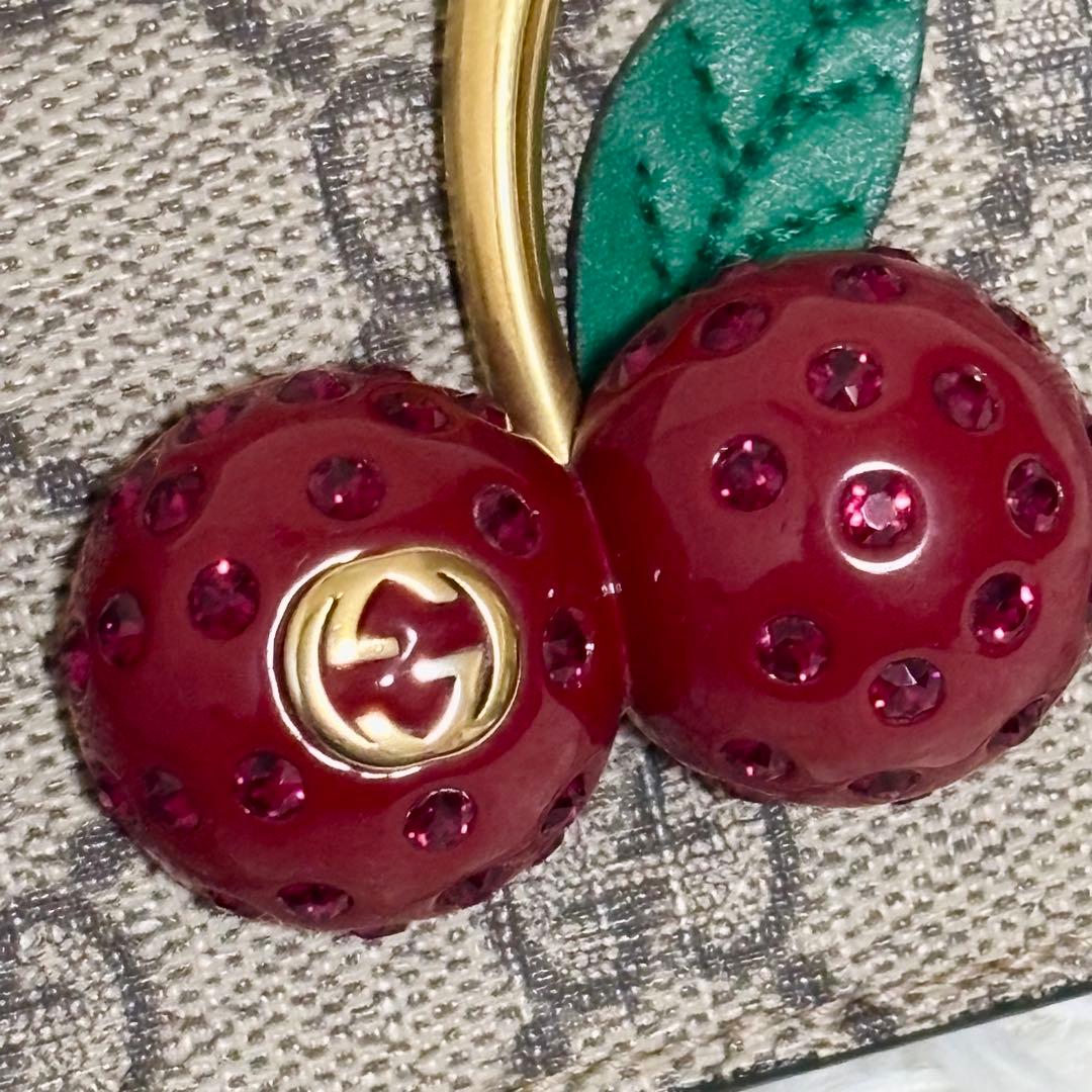 極美品✨グッチ　ストーン抜けなし チェリー さくらんぼ 二つ折り財布 GG柄