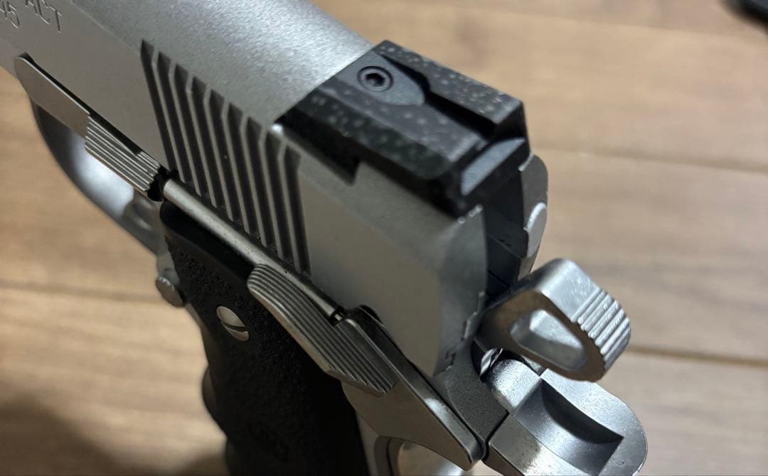 V10 ULTRA COMPACT .45ガスガン