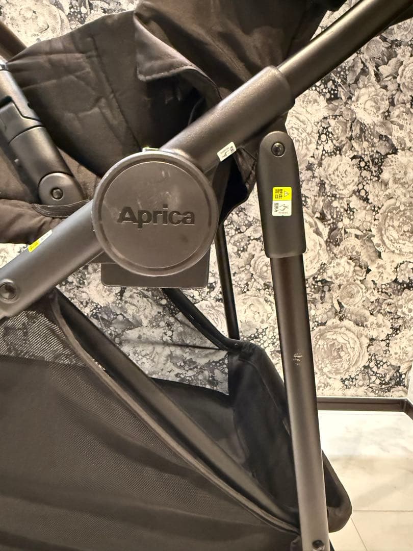 美品 アップリカ ルーチェ LUCE ブラック ベビーカー