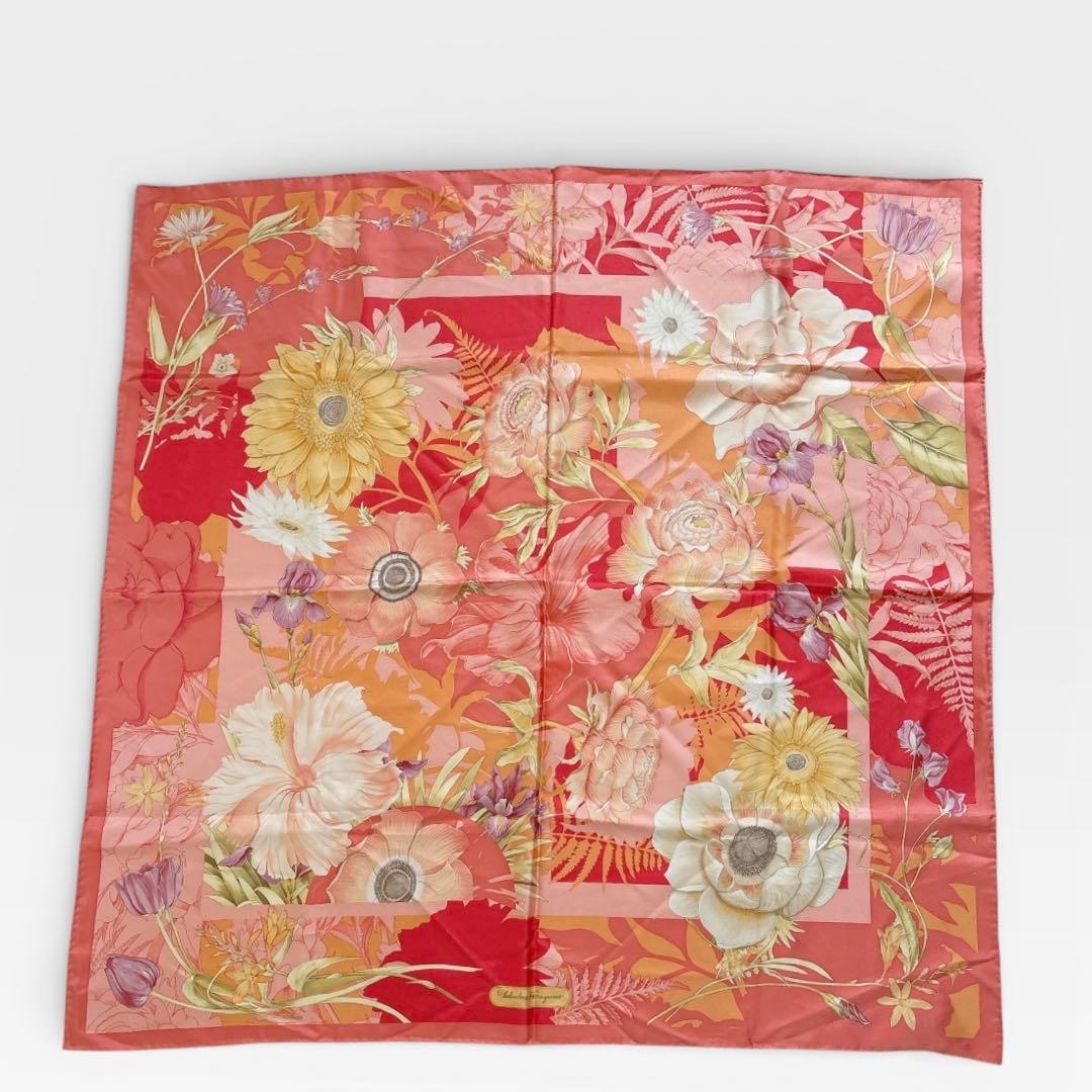 極美品 Ferragamo 大判 シルクスカーフ 花柄 サーモンピンク 春カラー