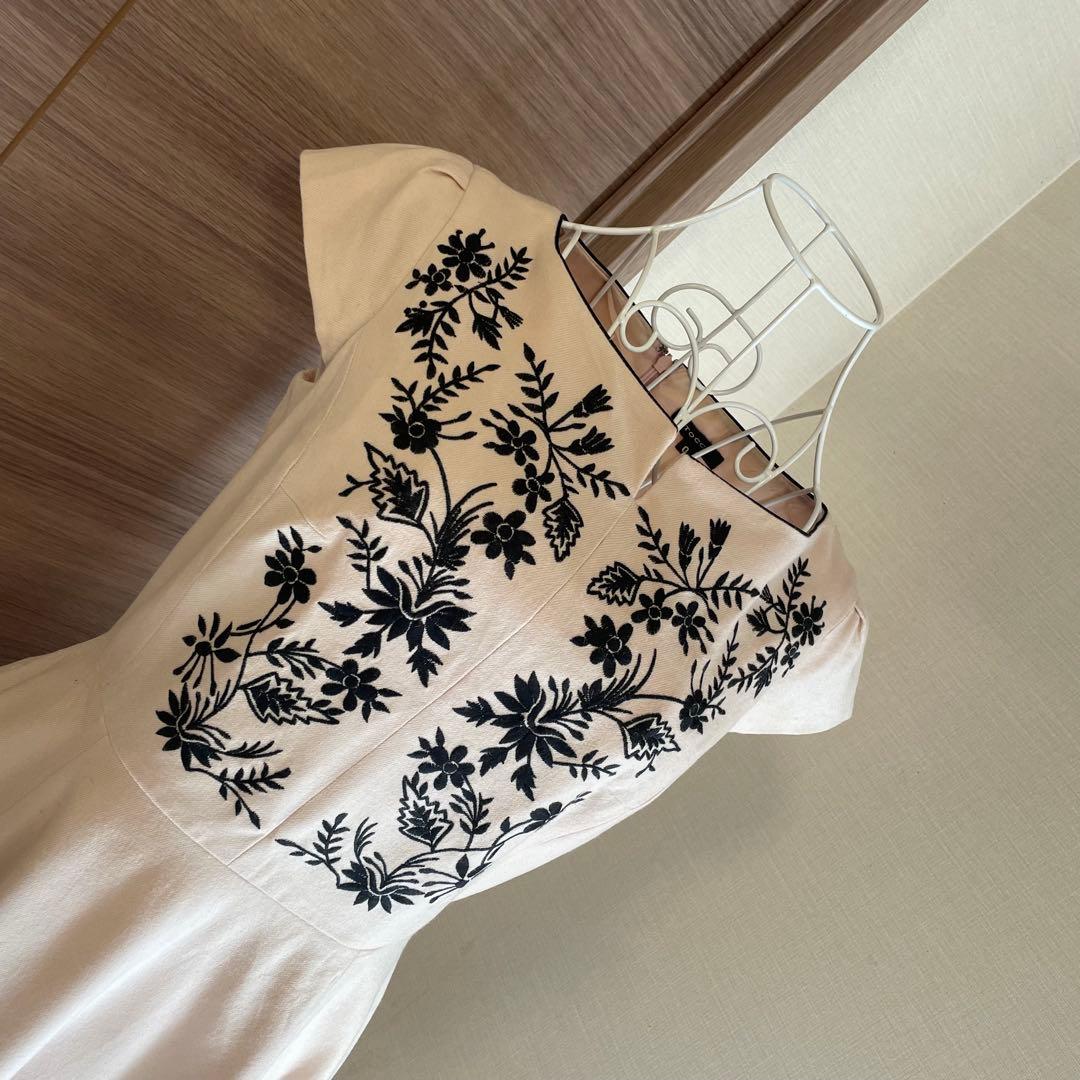 美品☆TOCCA☆ワンピース☆0☆ベージュ　ブラック