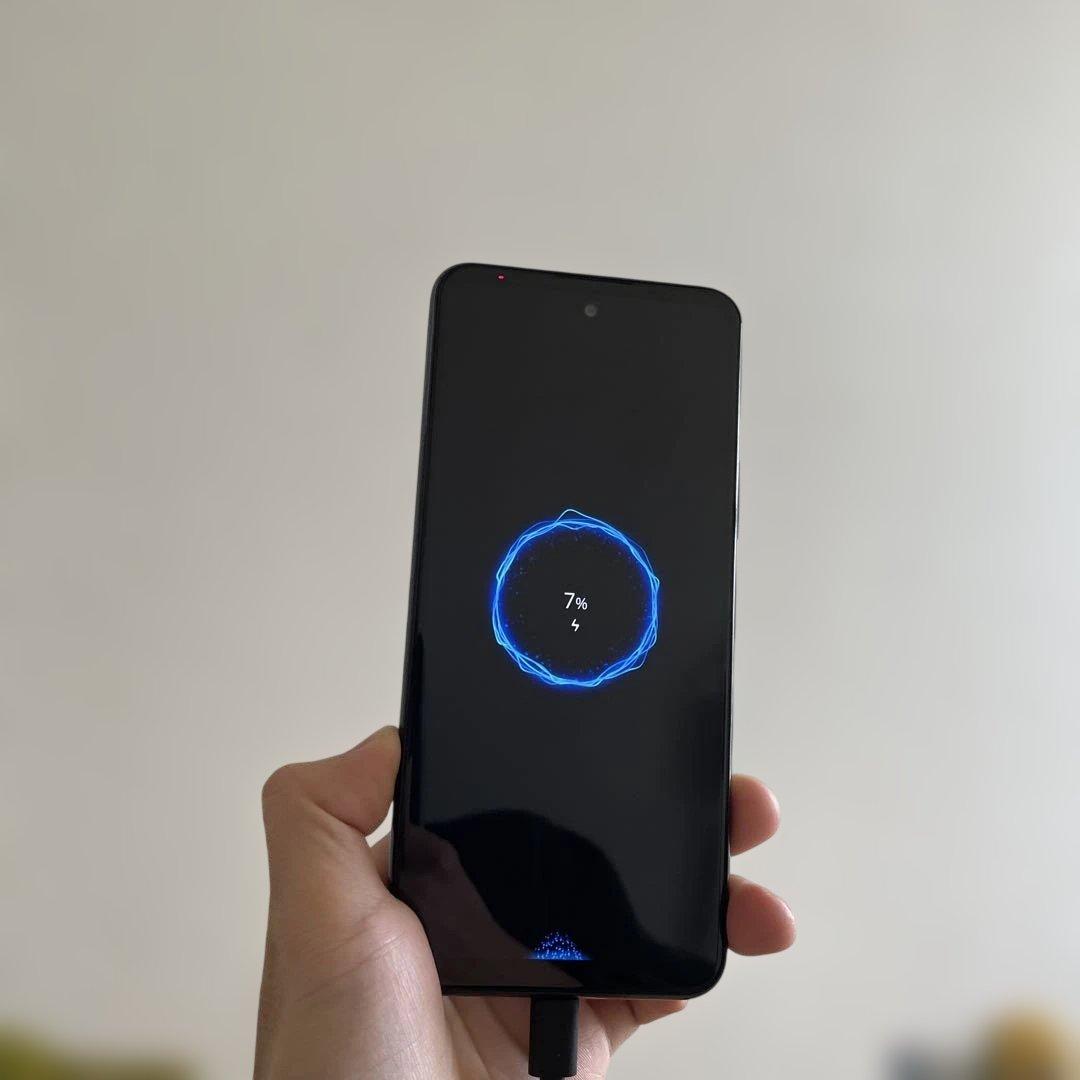 ZTE製のスマートフォン「Libero 5G III」