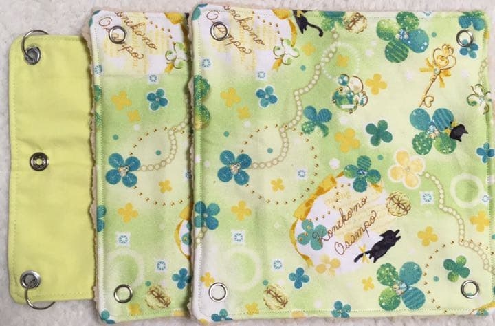 モモンガハウス(よつ葉のクローバーと黒猫) ボアベージュ 1800円