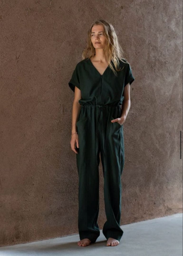 週末限定値下げ　Archi カーキ　ダークグリーン Vネック オールインワン