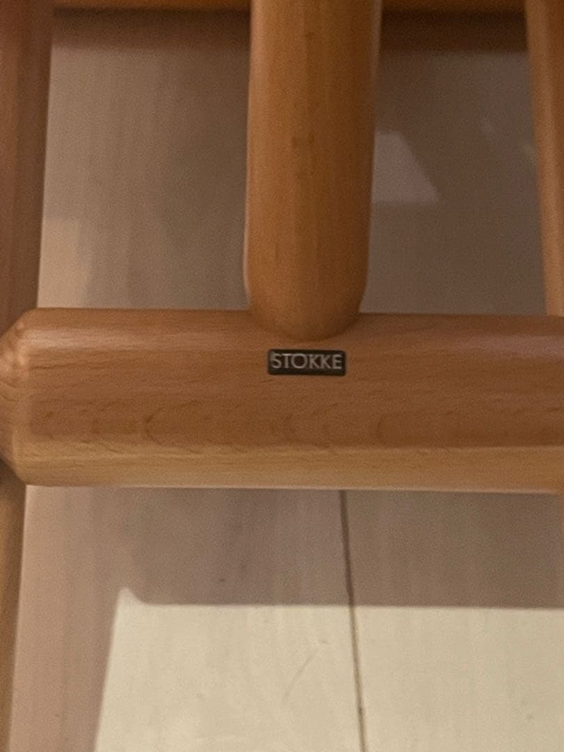 美品　stokke VARIER バランスチェア赤　ジュニアアタッチメント付