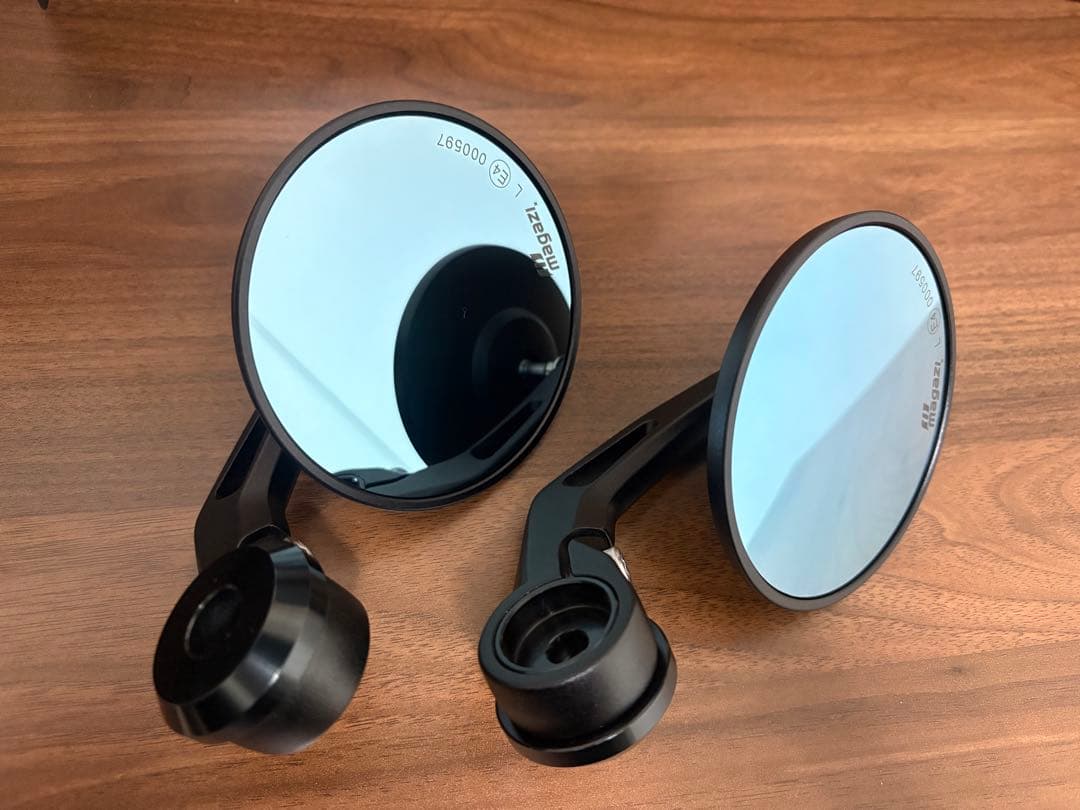 【KiWAV】バーエンドミラー　黒　M8ネジ式 左右セット