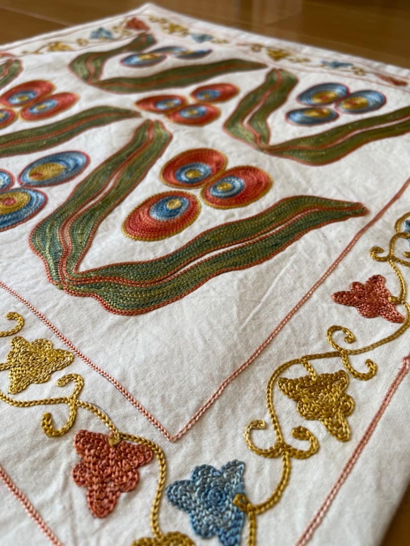 ウズベキスタン伝統刺繍スザニ　クッションカバー