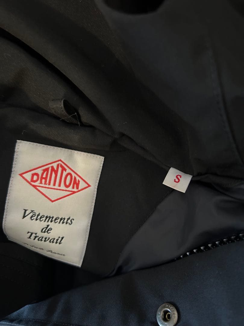 DANTONフード付きブラックダウンジャケット