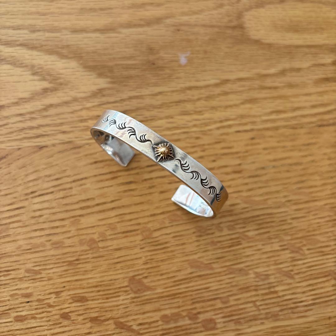 シルバー 彫刻模様 オープンバングル