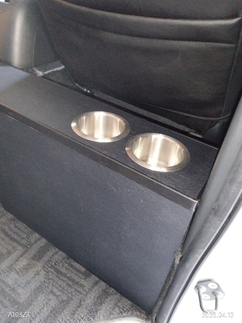 ハイエース　セカンドテーブル　カップホルダー付き