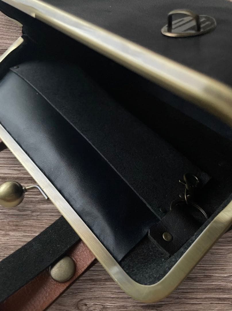 姫路レザー ボディバッグにカスタマイズできるコロンとしたがま口ショルダー