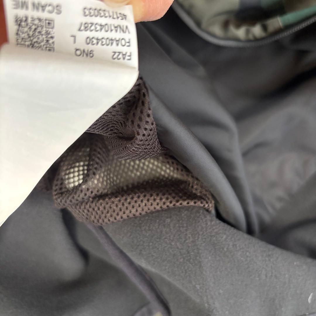 美品　オークリーOakley ビブパンツ　迷彩柄 XLスノーボードウェア　スキー