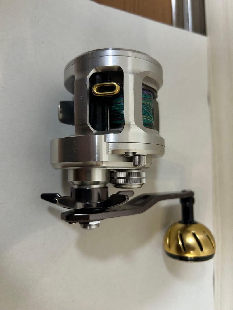 中古　Daiwaベイトリール 15 キャタリナ ベイジギング 100SH-L