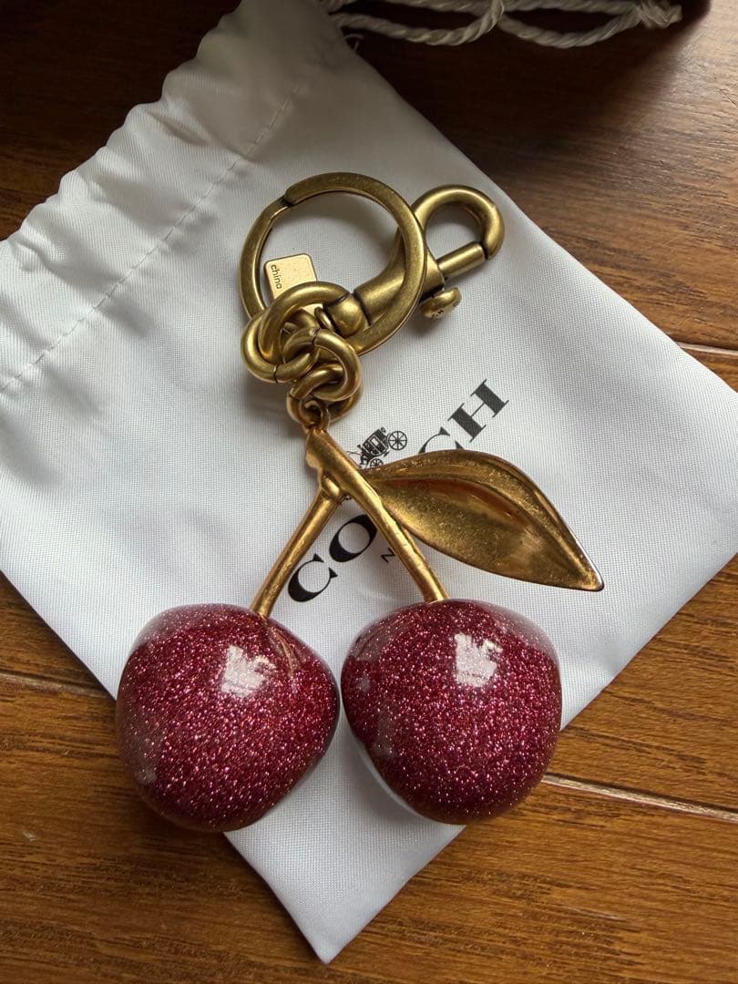 専　COACH チェリー キーホルダー 美品 箱付き